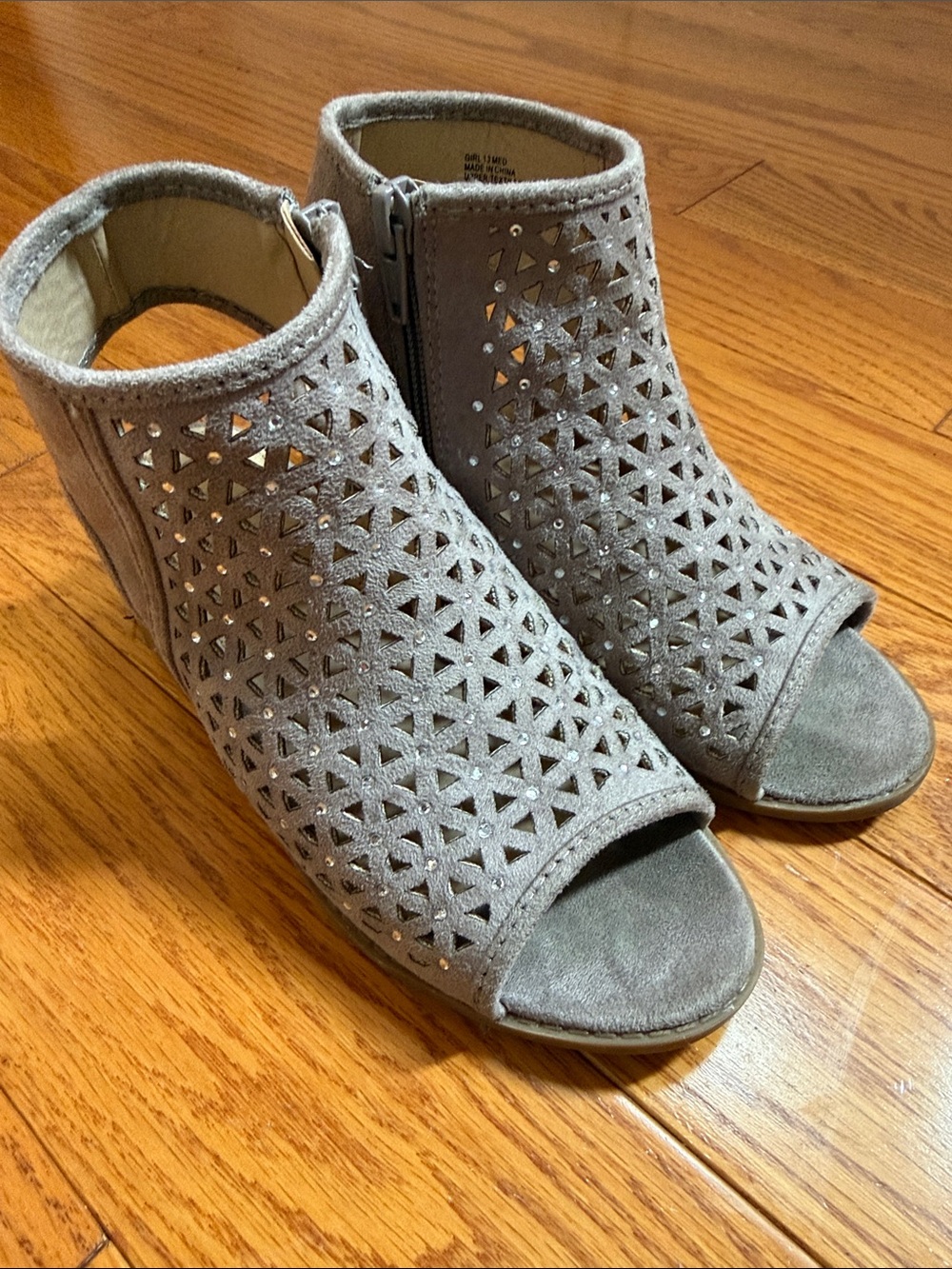 Girls Grey/Tan Cutout Peep-Toe Suede Sandals